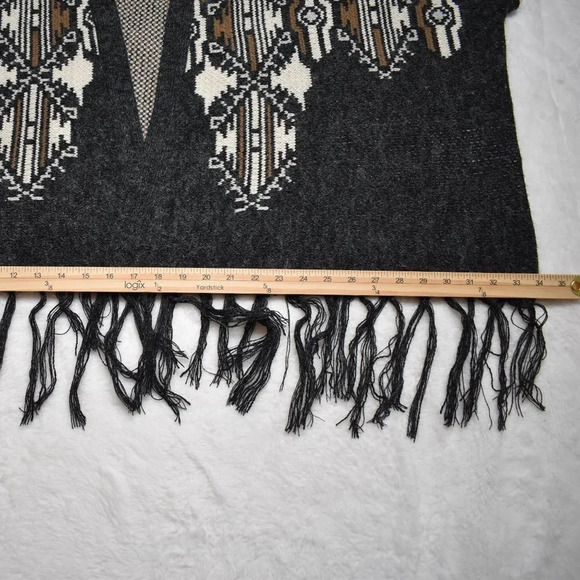 Boho Sweater Poncho Sz O/S Knit Crop Fringed Neutral Tribal Southwestern Aztec - Picture 15 of 15